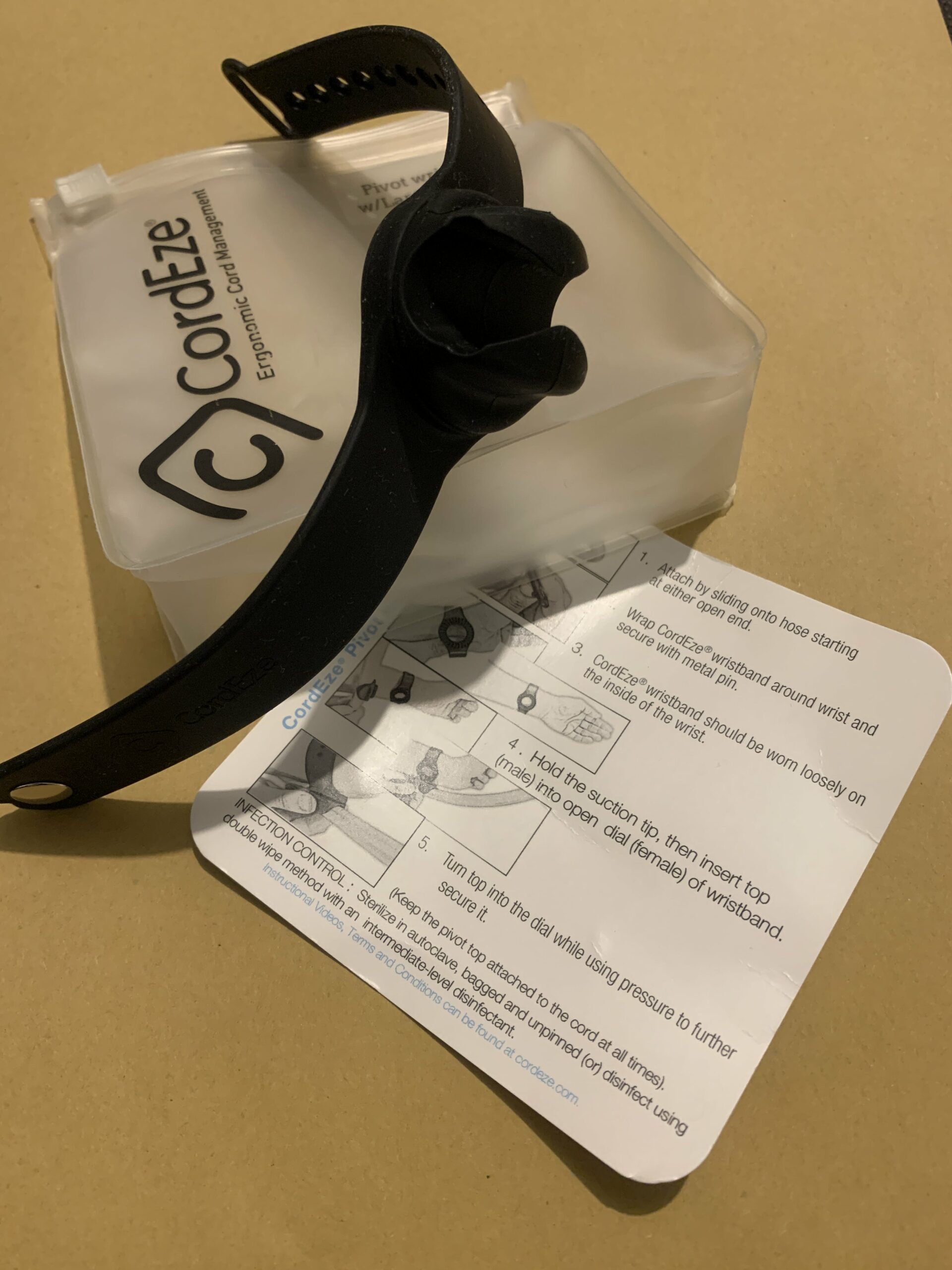 CordEze Pivot wristband black