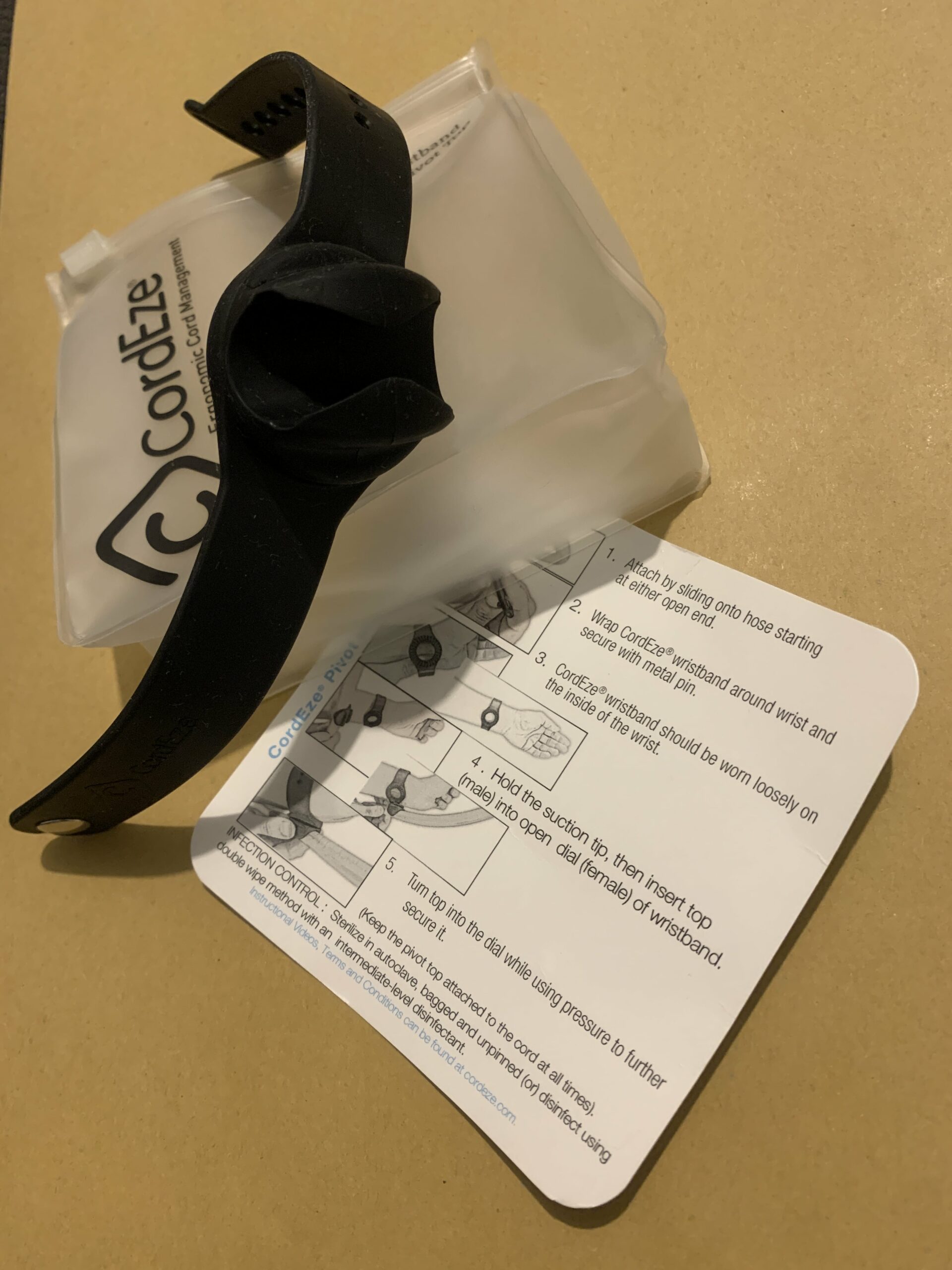 CordEze Pivot wristband black